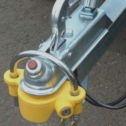 Universal hitch lock 